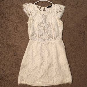 Boutique White Open-back Cap-sleeve Lace Dress